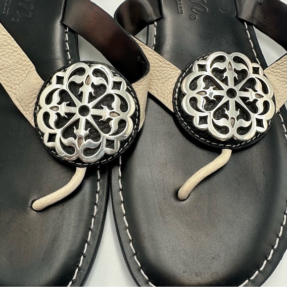 Brighton Black Cream Alice Sandal Thong Leather Womens Sz 9M Silver Medallion - Picture 7 of 9